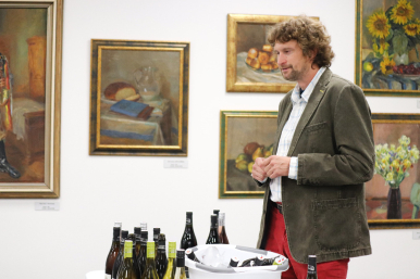 Foto k článku Víno mezi obrazy - vinařství Nepraš & Co.