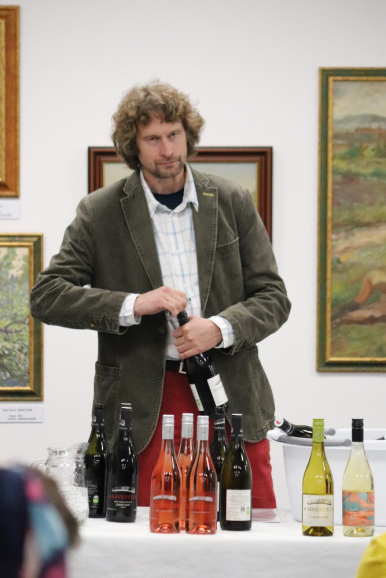 Foto k článku Víno mezi obrazy - vinařství Nepraš & Co.