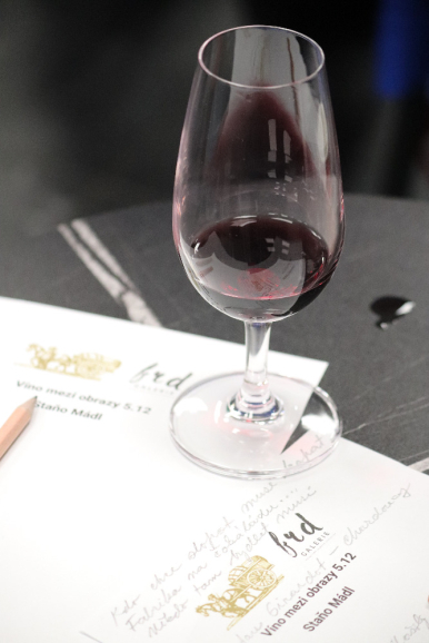 Foto k článku Víno mezi obrazy - Staňo Mádl