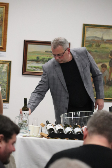 Foto k článku Víno mezi obrazy - vinařství Maláník - Osička
